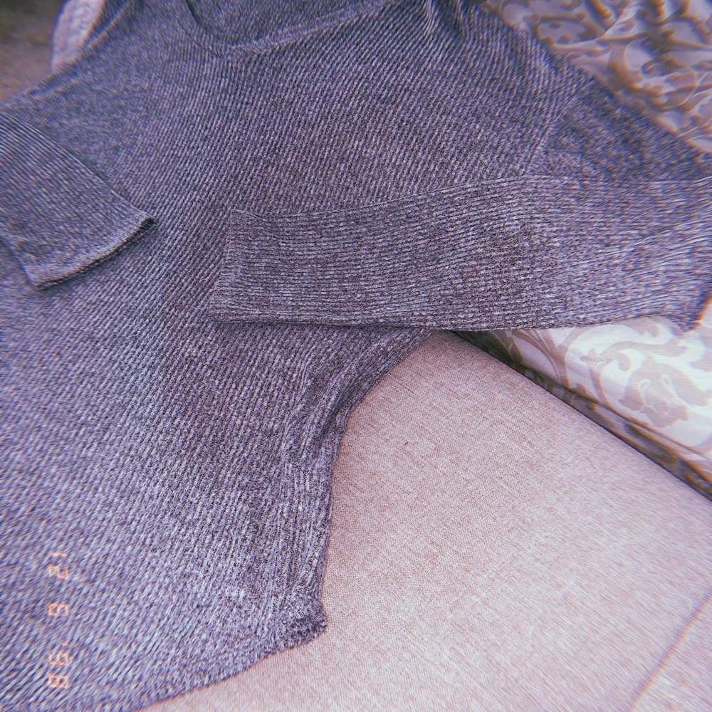 Gray Vneck lightweight sweater - Picture 5 of 6